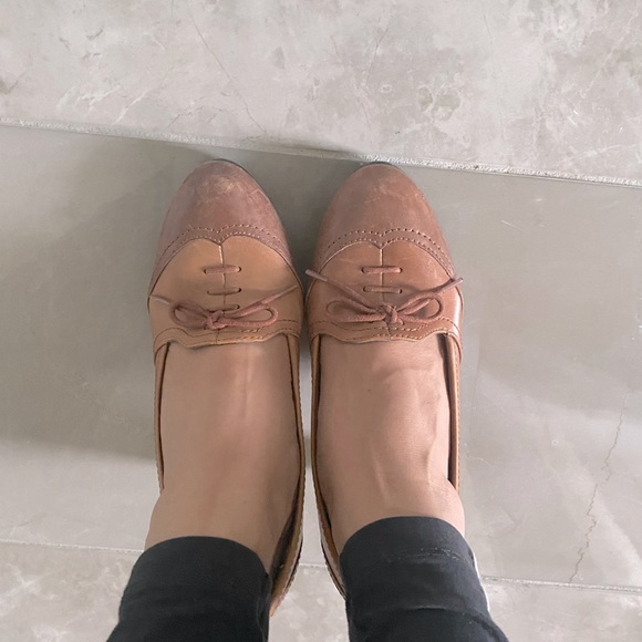 Naturalizer’s 2 tone block heels in brown leather. 3.5” heel. - Picture 6 of 7